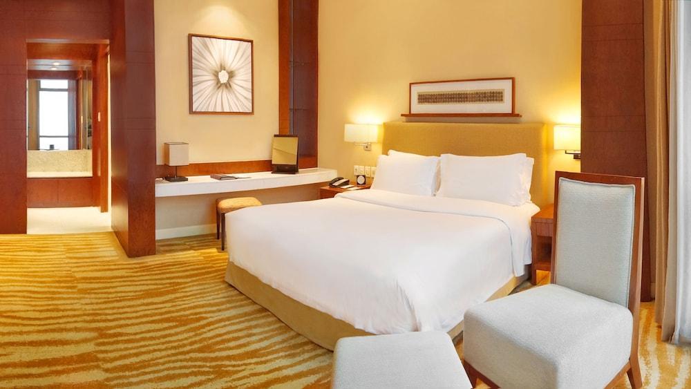 New Coast Hotel Manila Exterior foto A room at the hotel