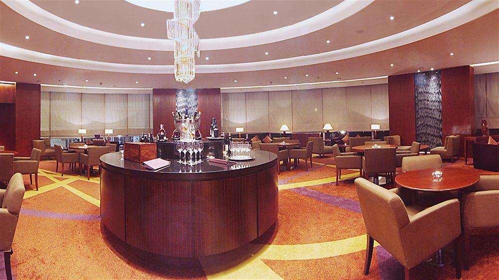 New Coast Hotel Manila Exterior foto The lounge at the airport