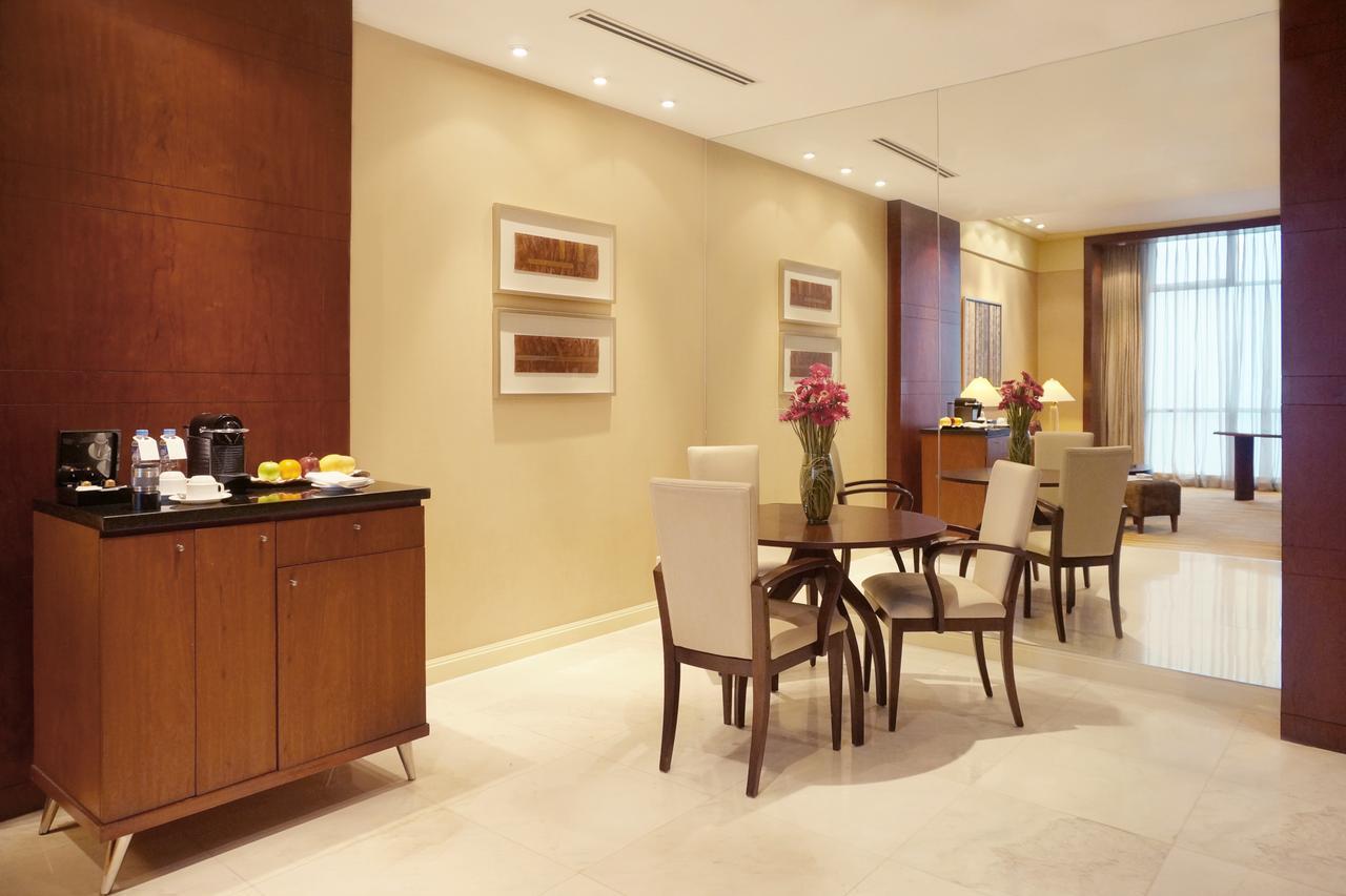 New Coast Hotel Manila Exterior foto A suite at the Fairmont San Francisco
