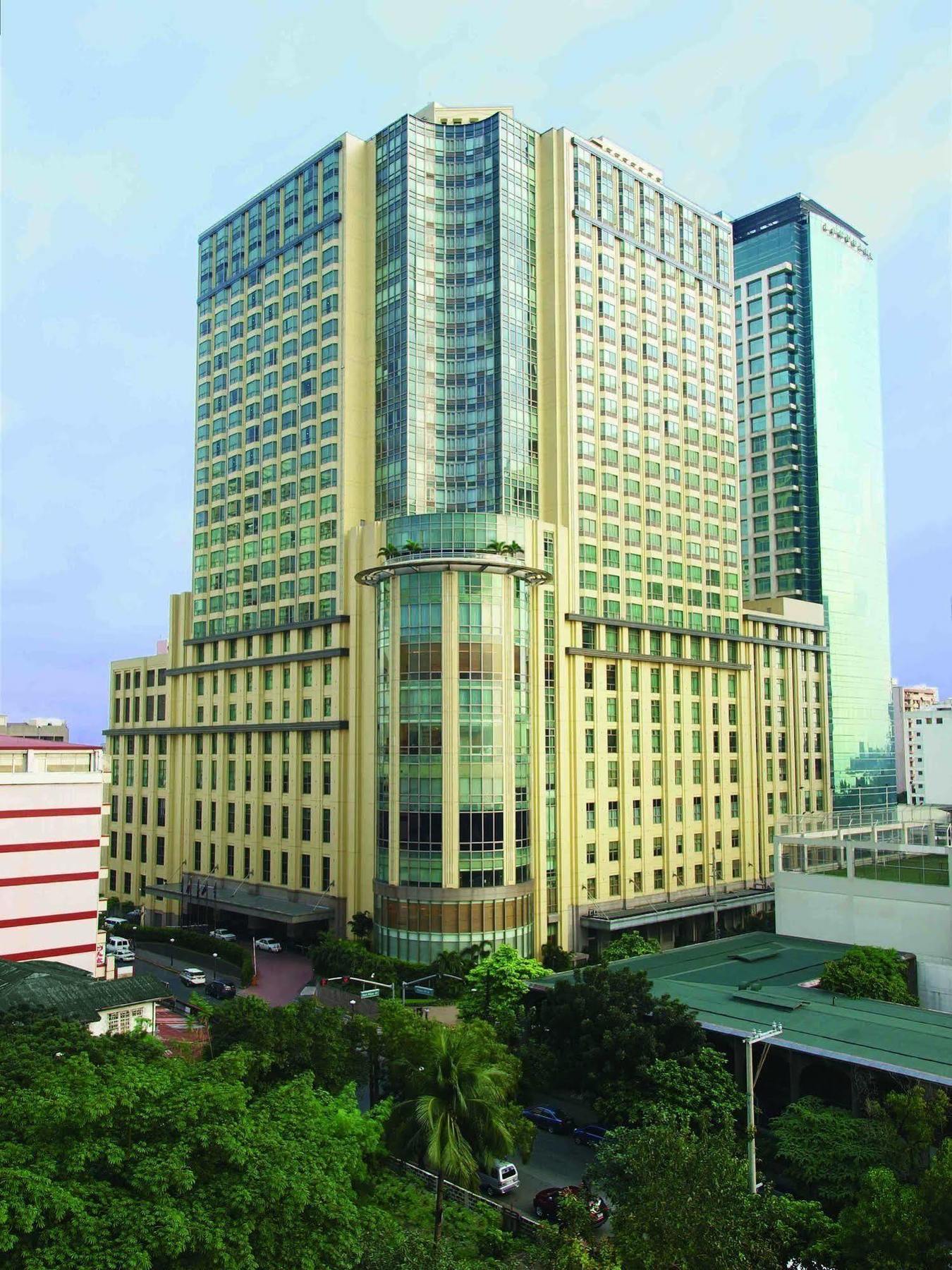 New Coast Hotel Manila Exterior foto The building's facade